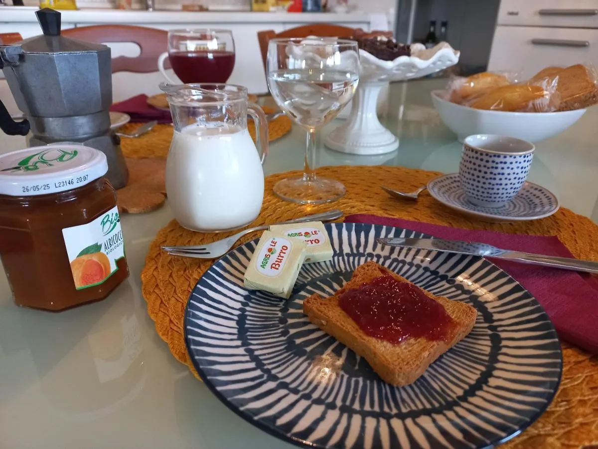 A Un Passo Da... B&B Elmas Bed & Breakfast